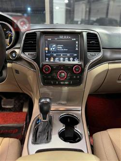 جیپ گراند شیرۆکی